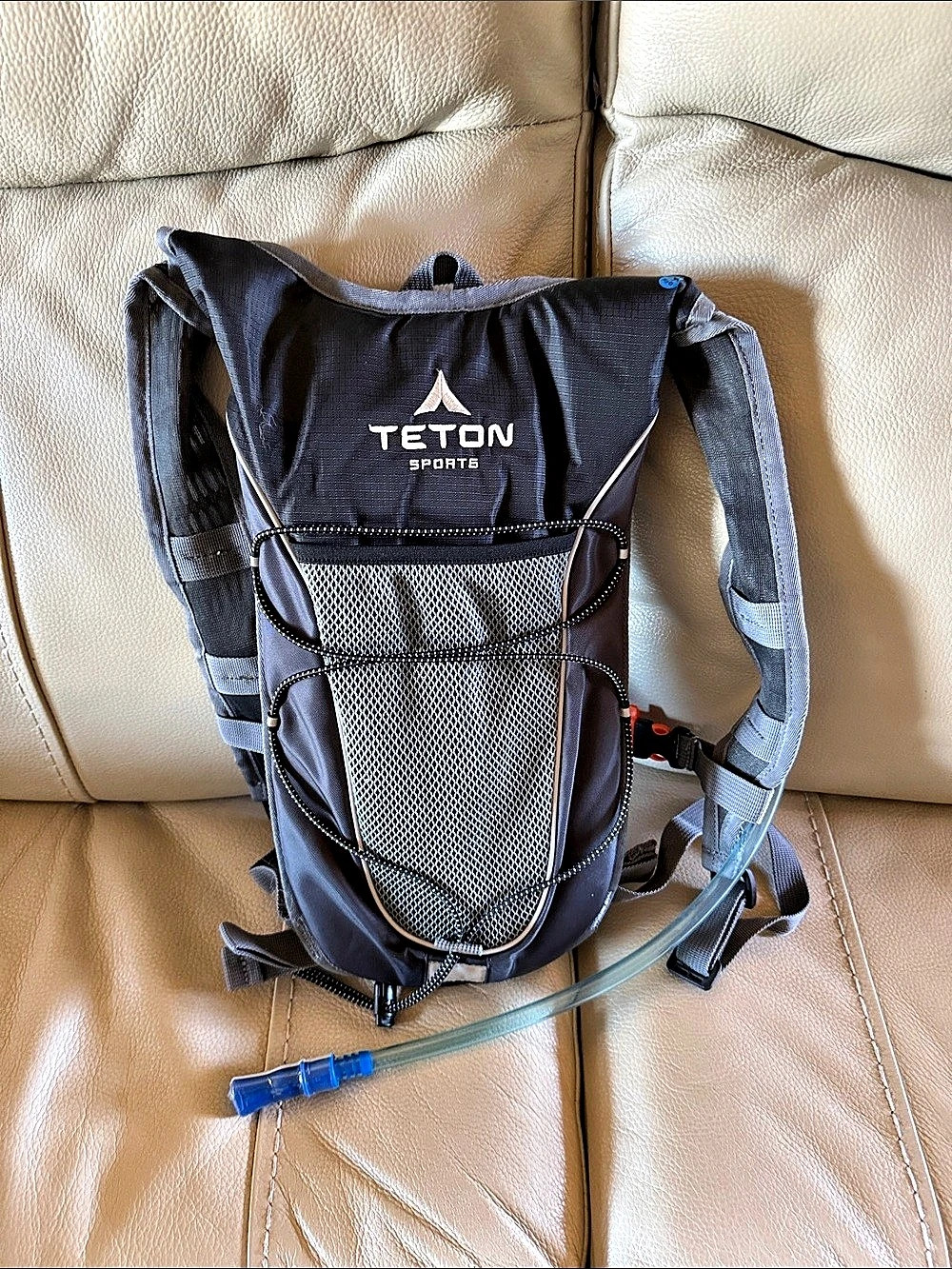 Teton Sports Oasis 1100 Hydration Pack Black & Gray